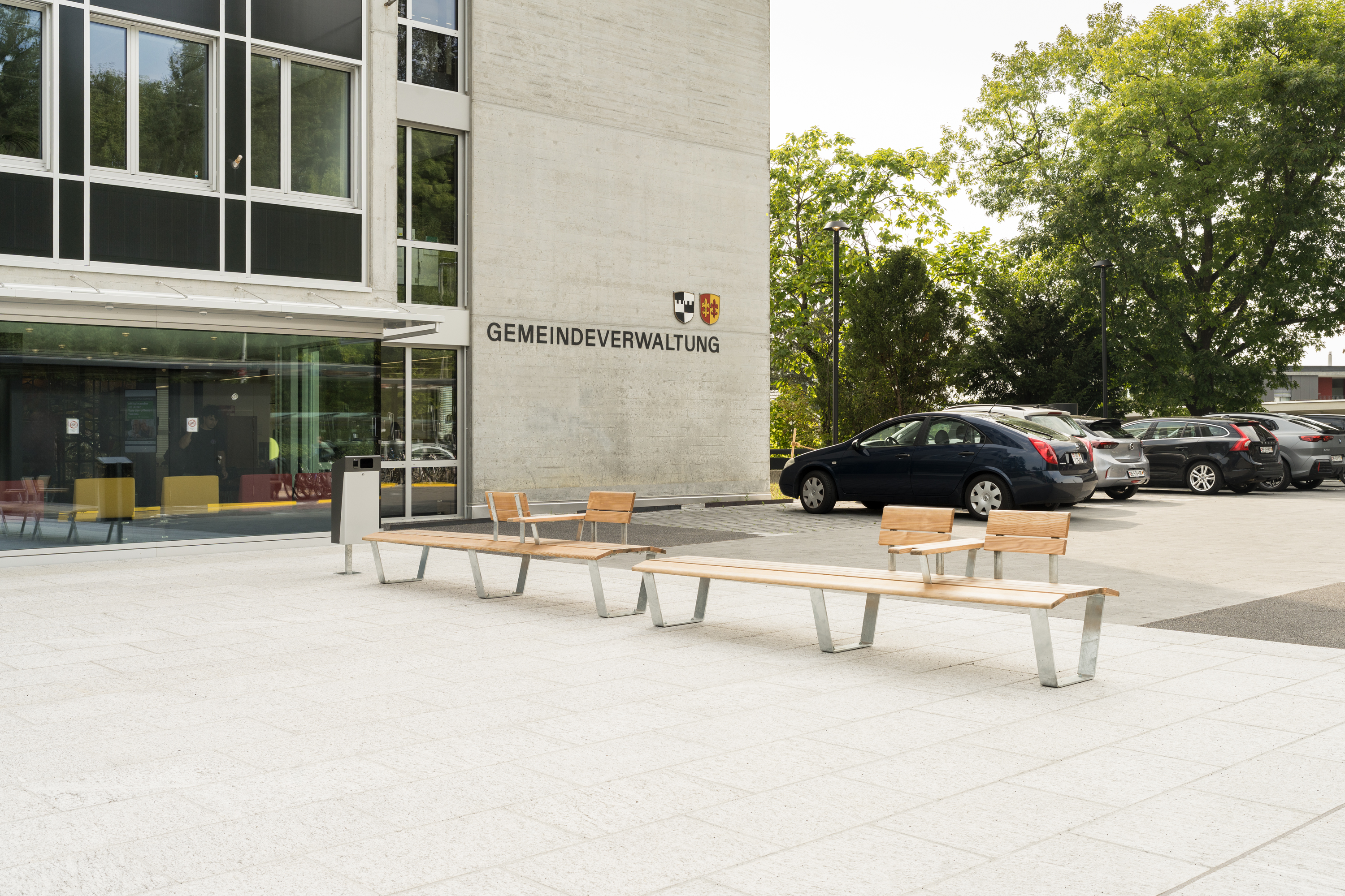 Bänkli Muri — vor der Gemeindeverwaltung Muri