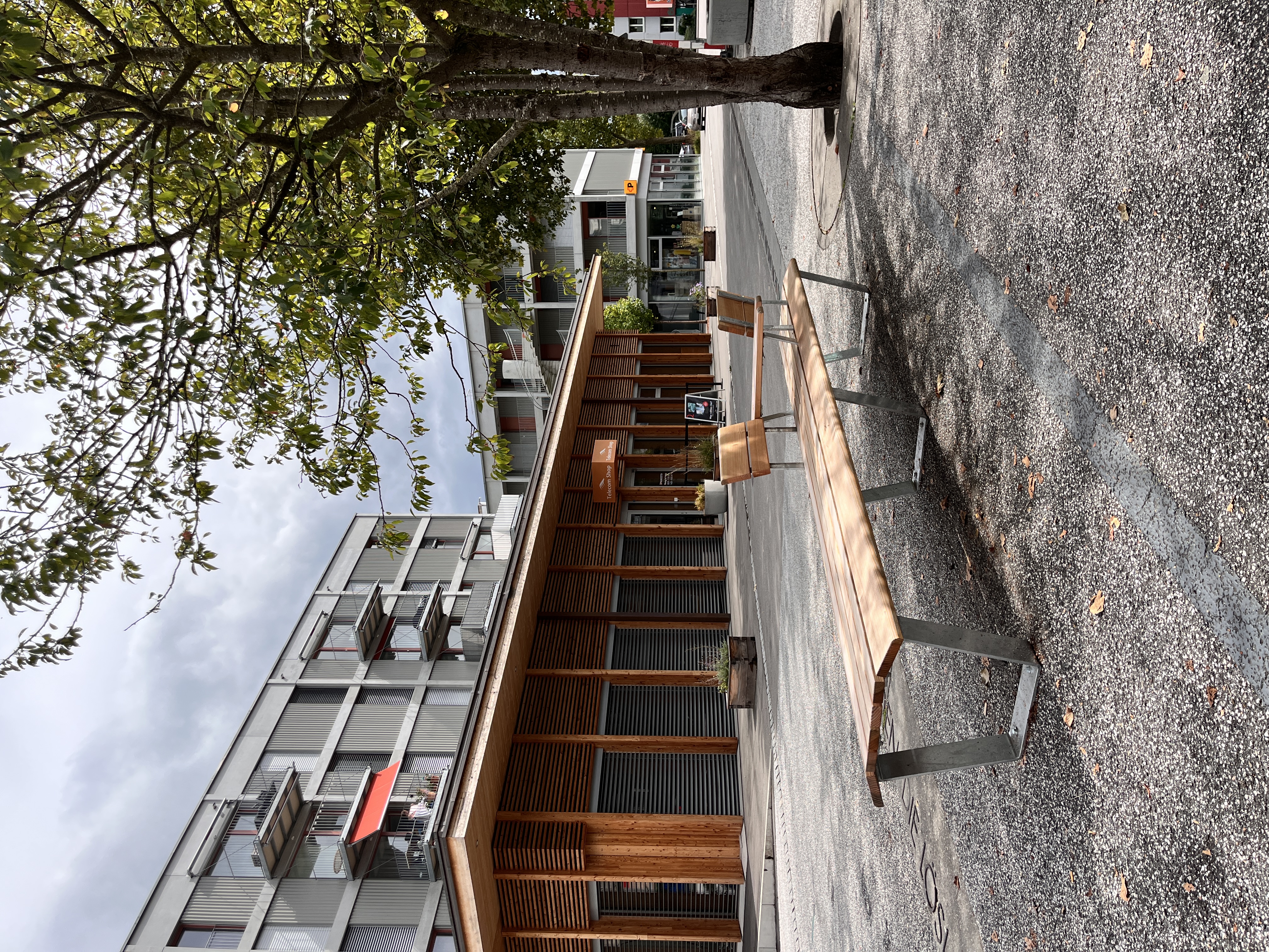 Bänkli Muri — installiert auf einem Dorfplatz